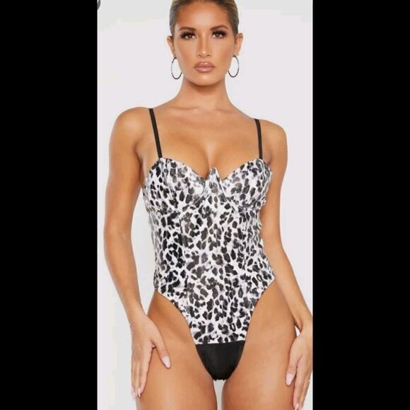 Pretty Little Things Grey Leopard Faux Leather V Wire Bodysuit Nwt Size 2. - Picture 1 of 13